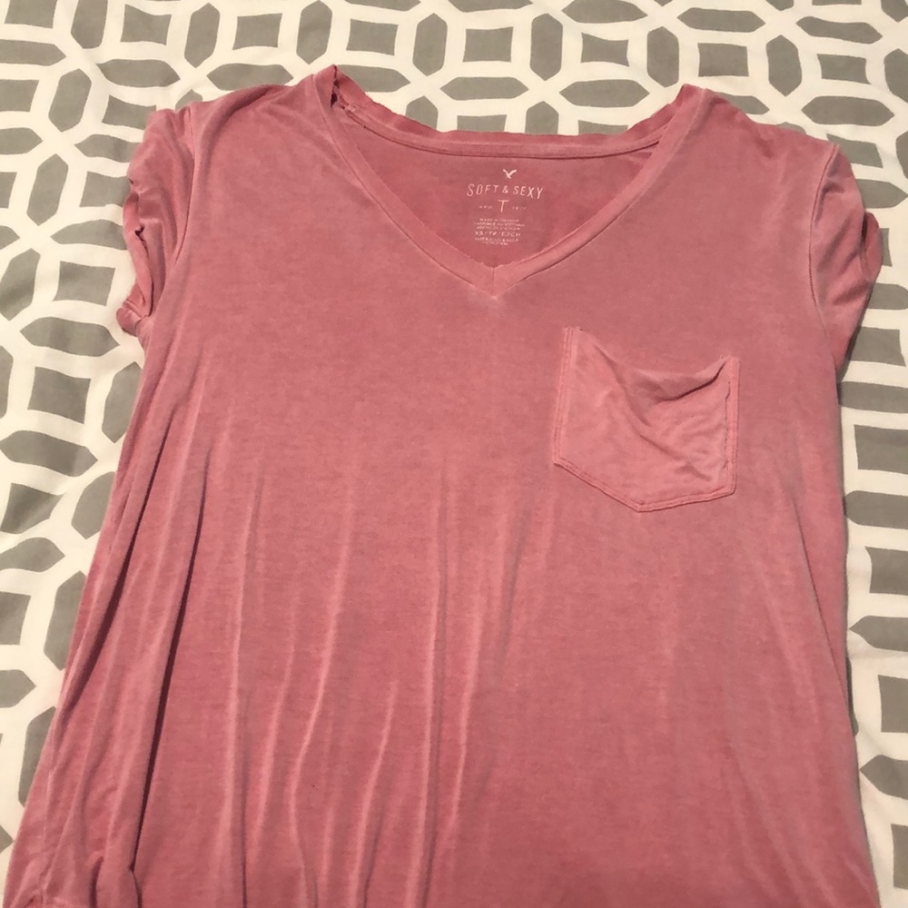 pink tee